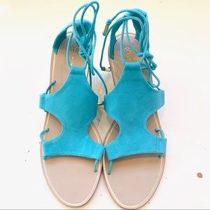 NWOT TRINA TURK Turquoise Kitten Heel Sandal Sz 10